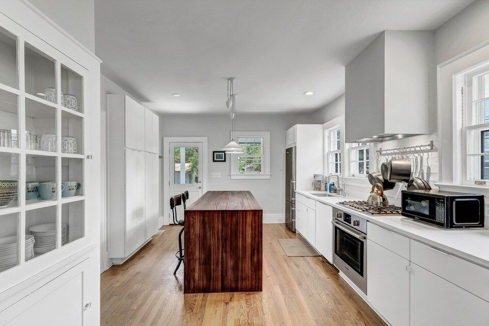 Ebert-Artis Cottage - Heart of Downtown