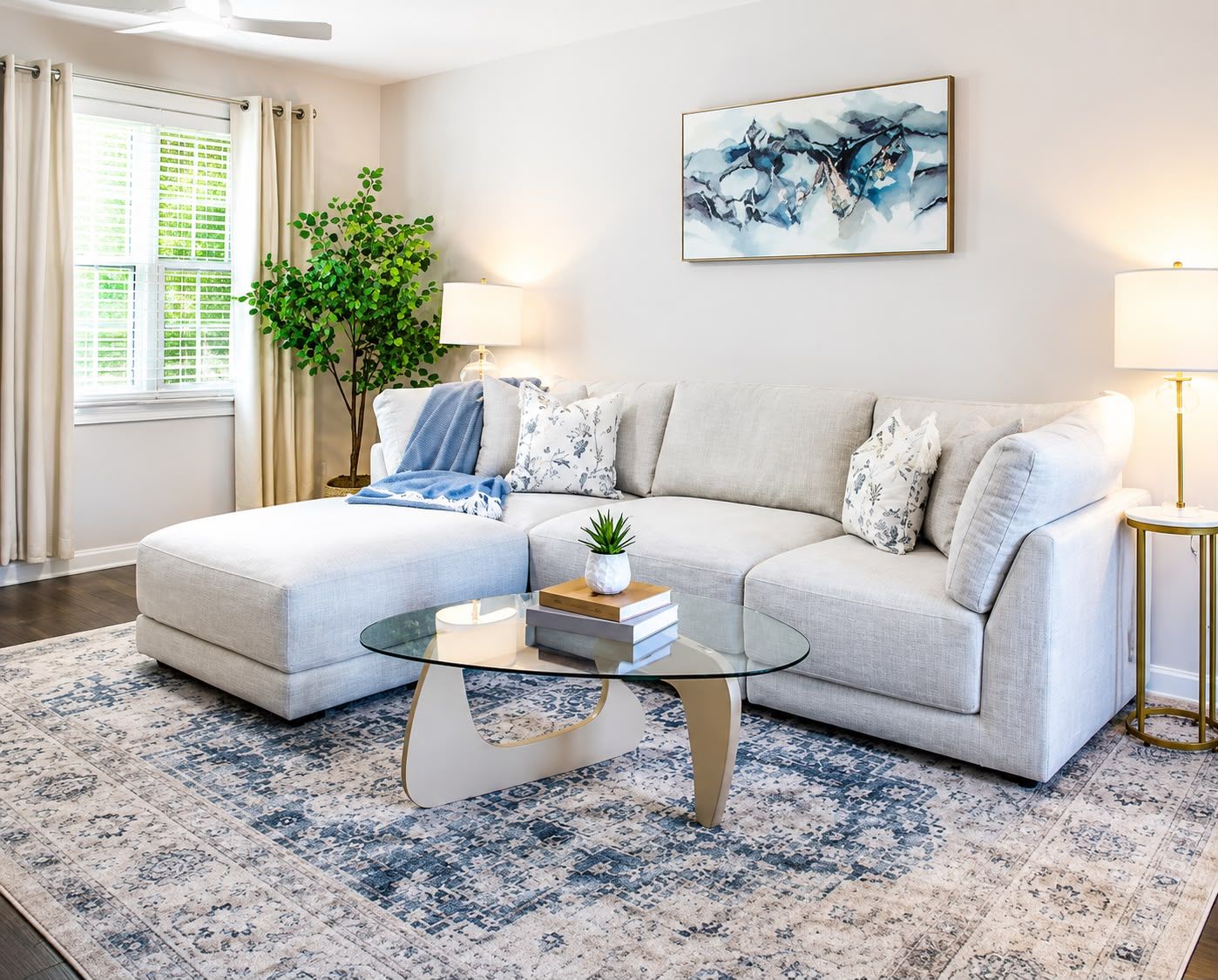 The Redbird, 2BR+walk to SQ by Velvet Ditch Villas