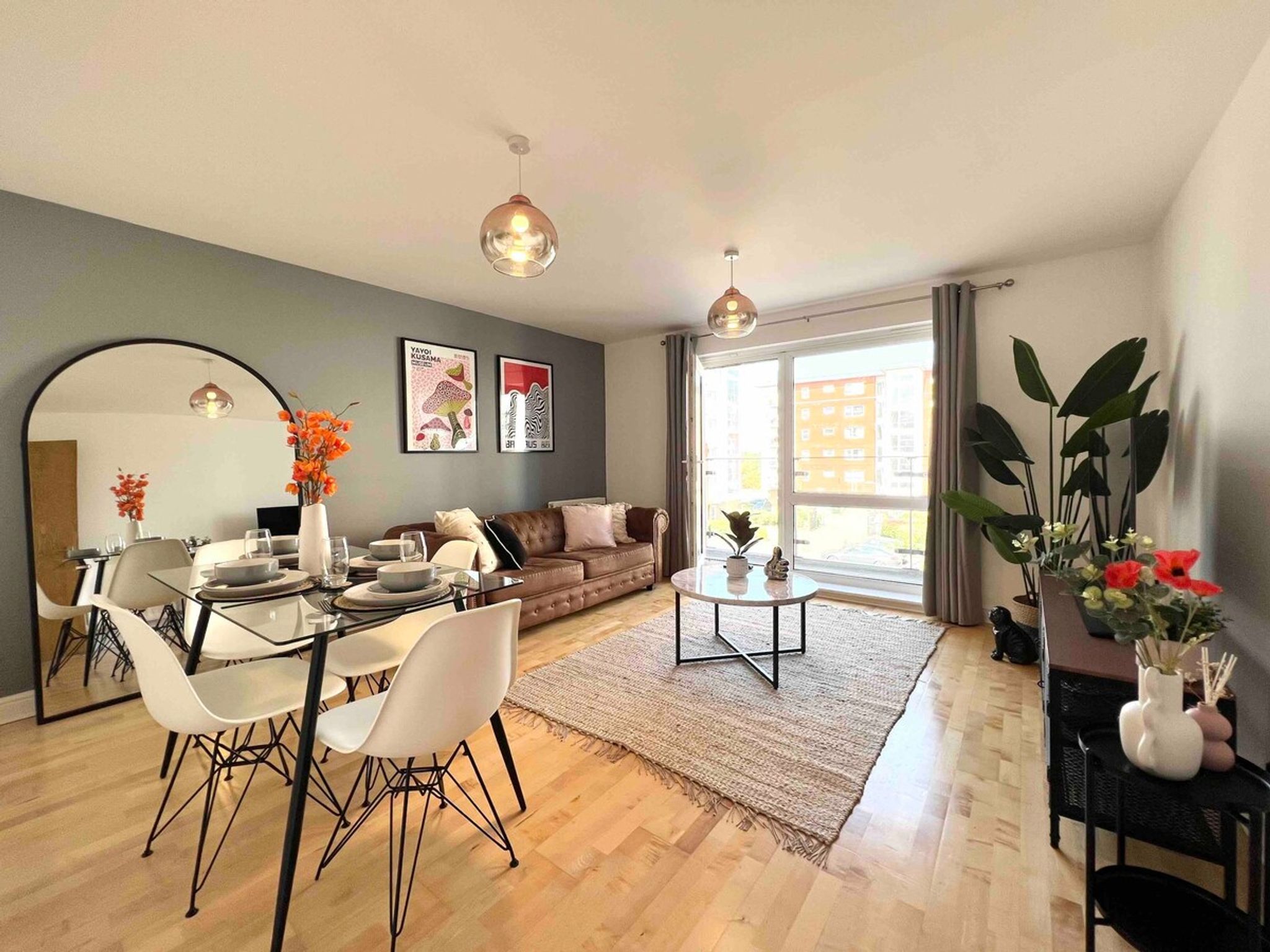 Beautiful Modern 2 Bed Hatfield Free Gated Parking