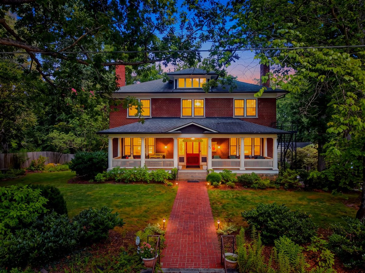 Sweet Biscuit Inn | 2 Homes • Sleeps 26