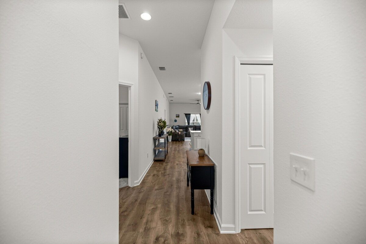 Cozy 2BR Near Eastport Sq. & Middleton | Patio — photo 11