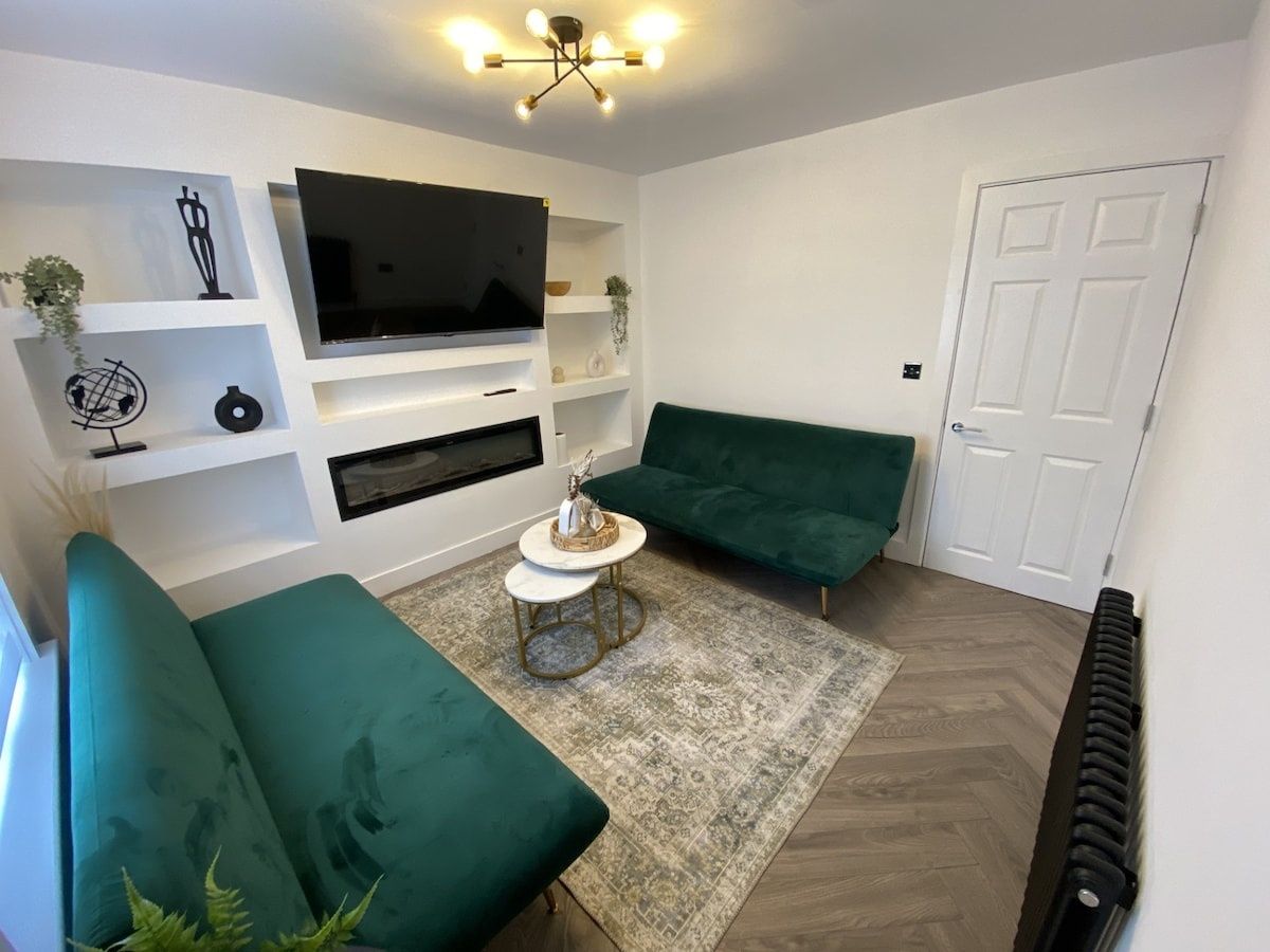 Luxury Large House Sleeps 10