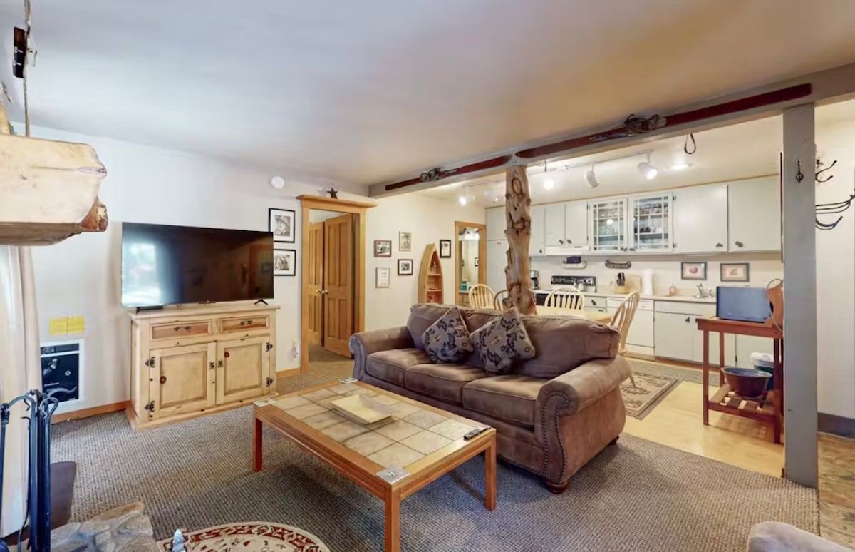 Hidden Valley Village 1bd 1ba, WALK to Village