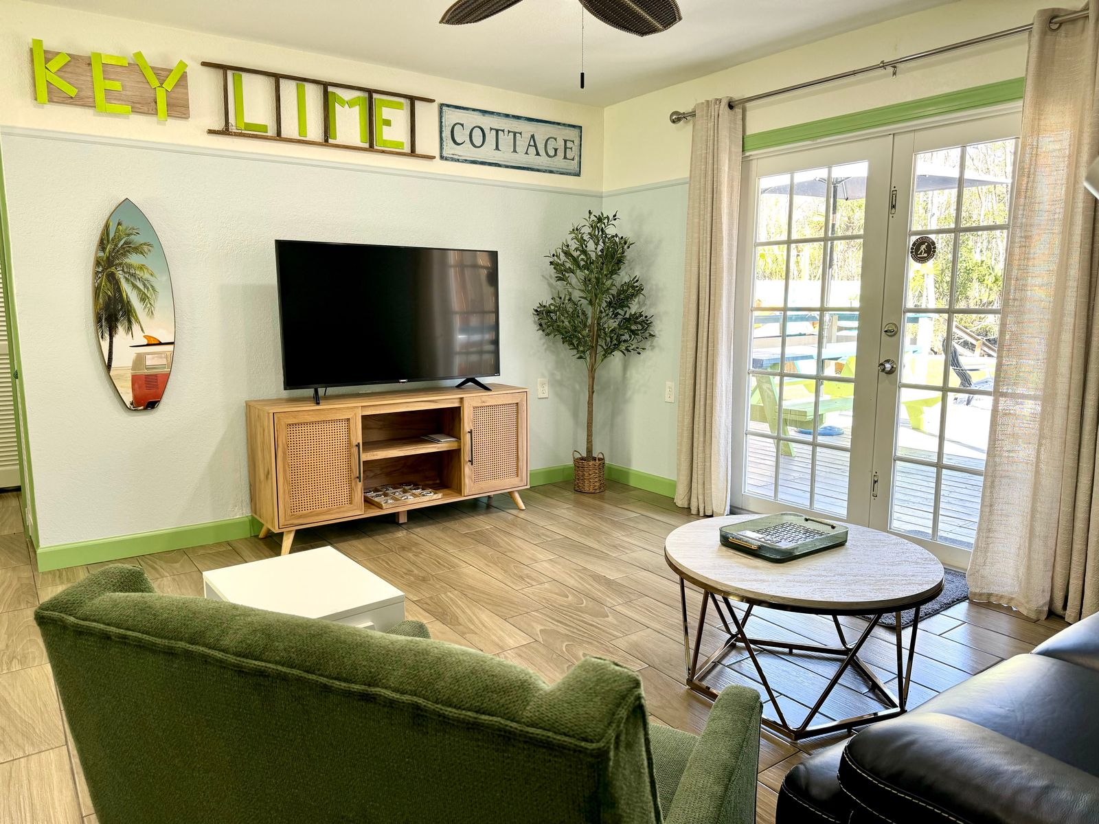 Key Lime Cottage - Waterfront, pet-friendly, kayaks, fire pit, bicycles, gas grill and fire pit