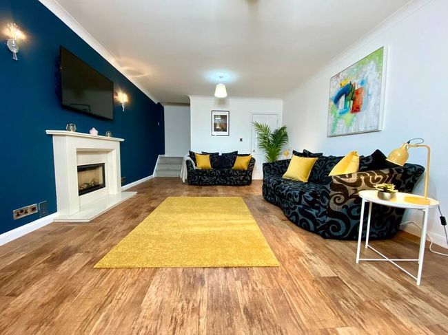 Lovely 3 bedroom house - parking, garden & wifi