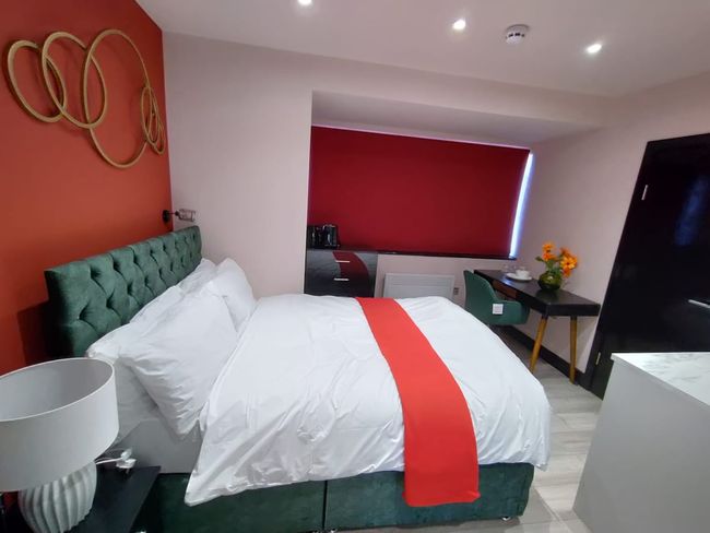 Letzi private en-suite, North Harrow.