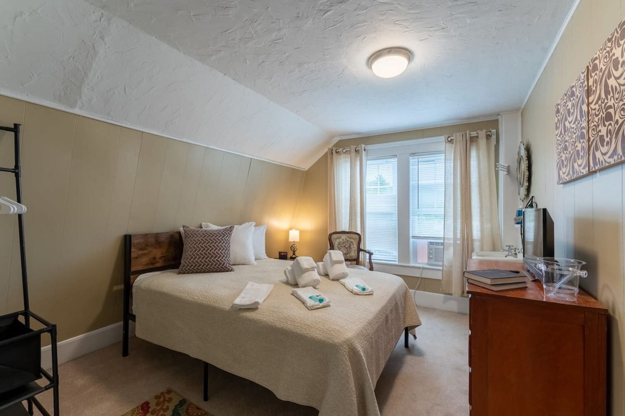 Room 12 (3rd Floor with Shared Bathroom)