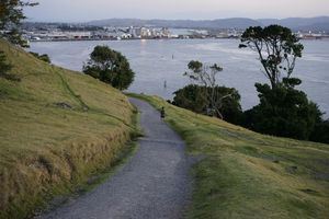 1760641976