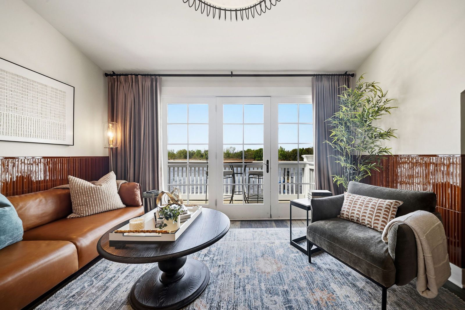 The Lantern Loft - Luxury Riverfront Downtown