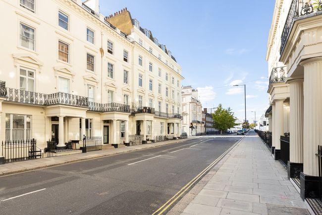 Charming 1 Bedroom Flat Near Hyde Park!