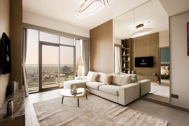 Luxury 1BR • High Floor • Rooftop Pool Access