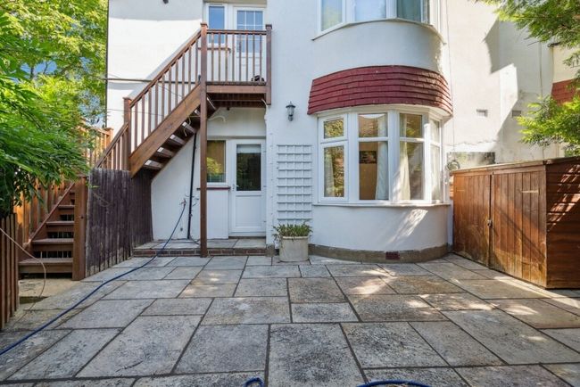 2 Bedroom Flat with Garden