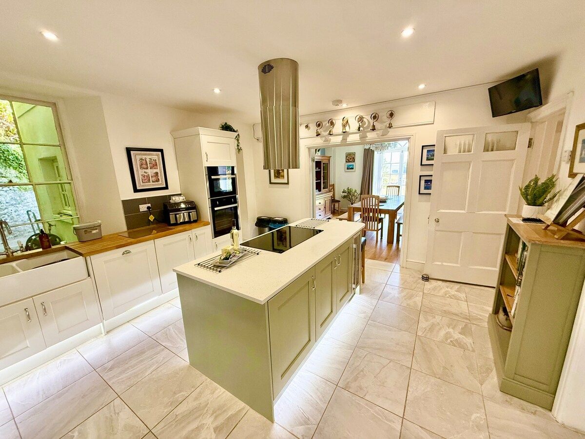 27601