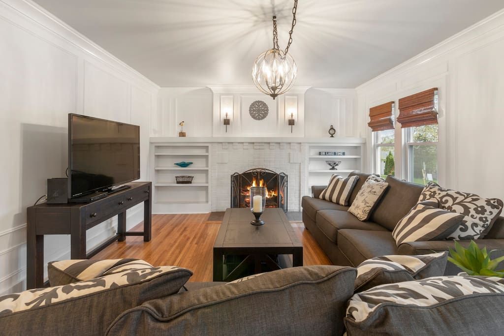 Gorgeous Downtown Baker St Bungalow, 5BR 3.5BA!!!
