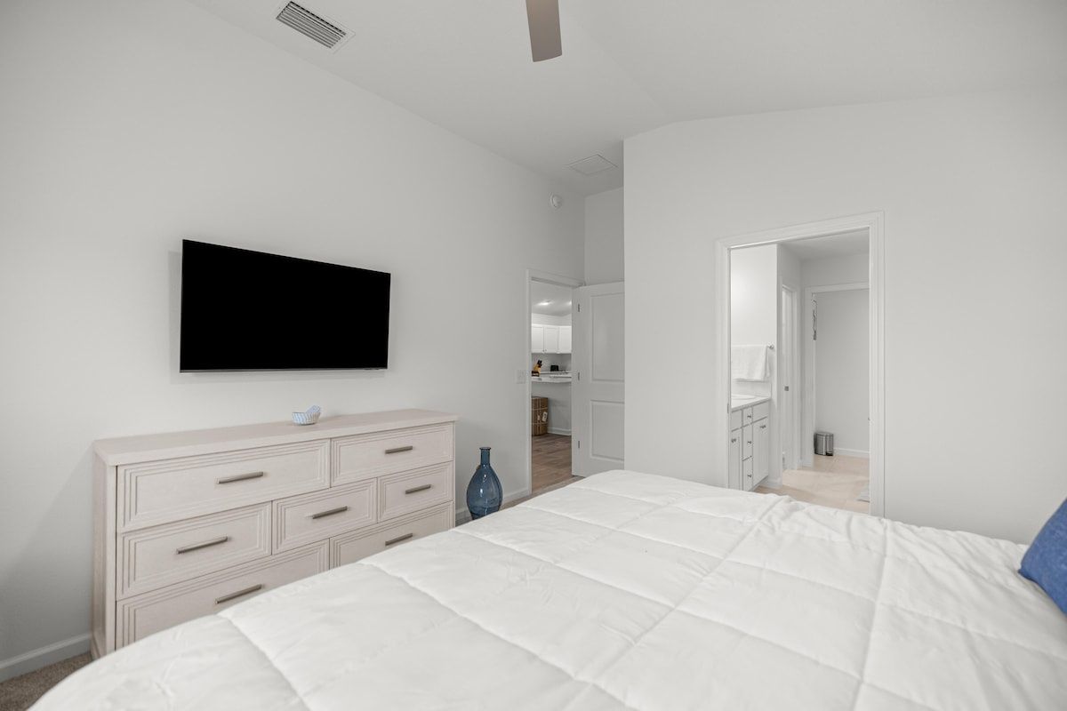 Cozy 2BR Near Eastport Sq. & Middleton | Patio — photo 9
