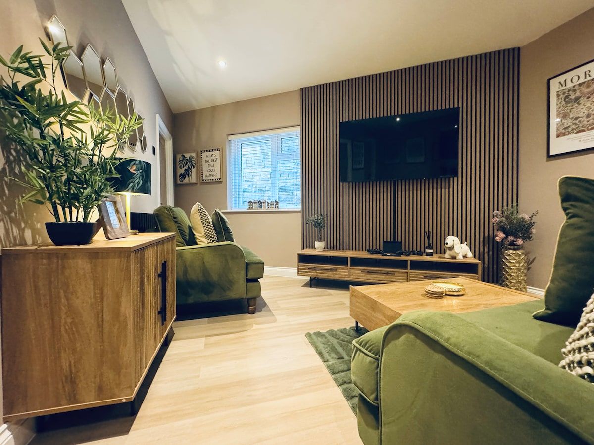 Station House Flat 3 | 4 Bedrooms | Sleeps 6 | Bedroom TVs | Nintendo Switch