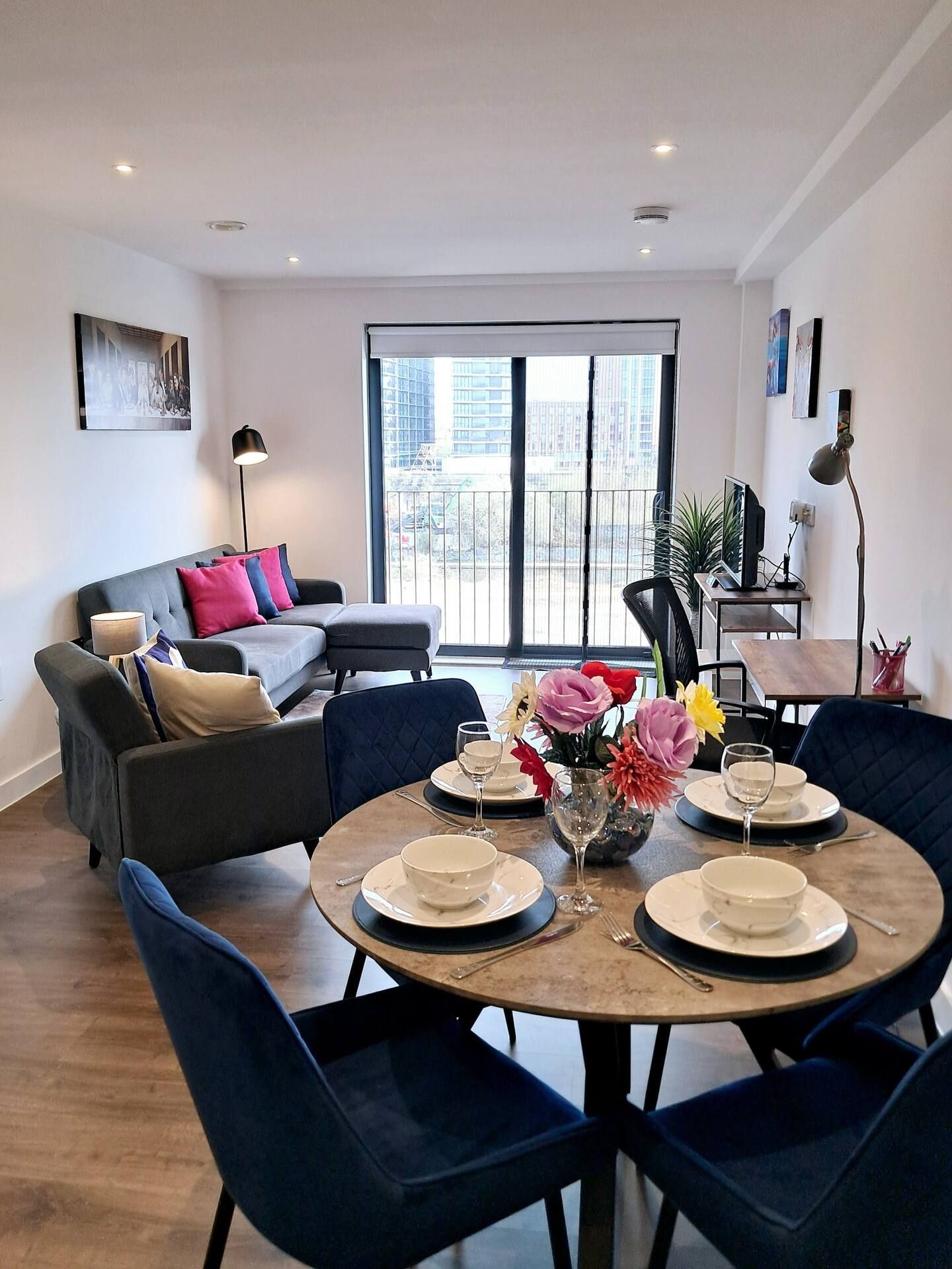 Manchester Waterfront Balcony En-suite Apartment