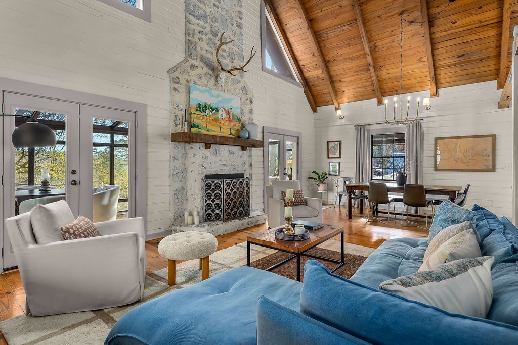 Best Lakeside Living at Big Bend Retreat!