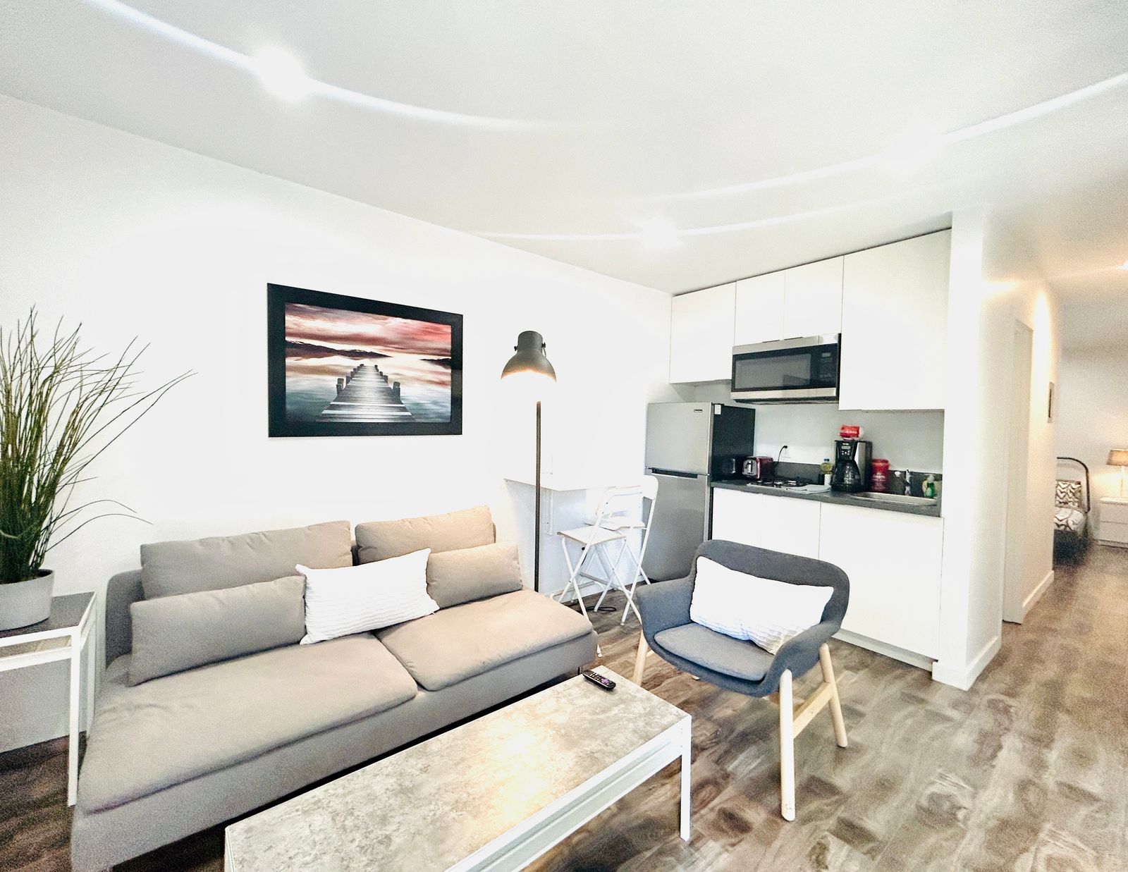 Studio Apt in WestLA by Just Bring Your Toothbrush