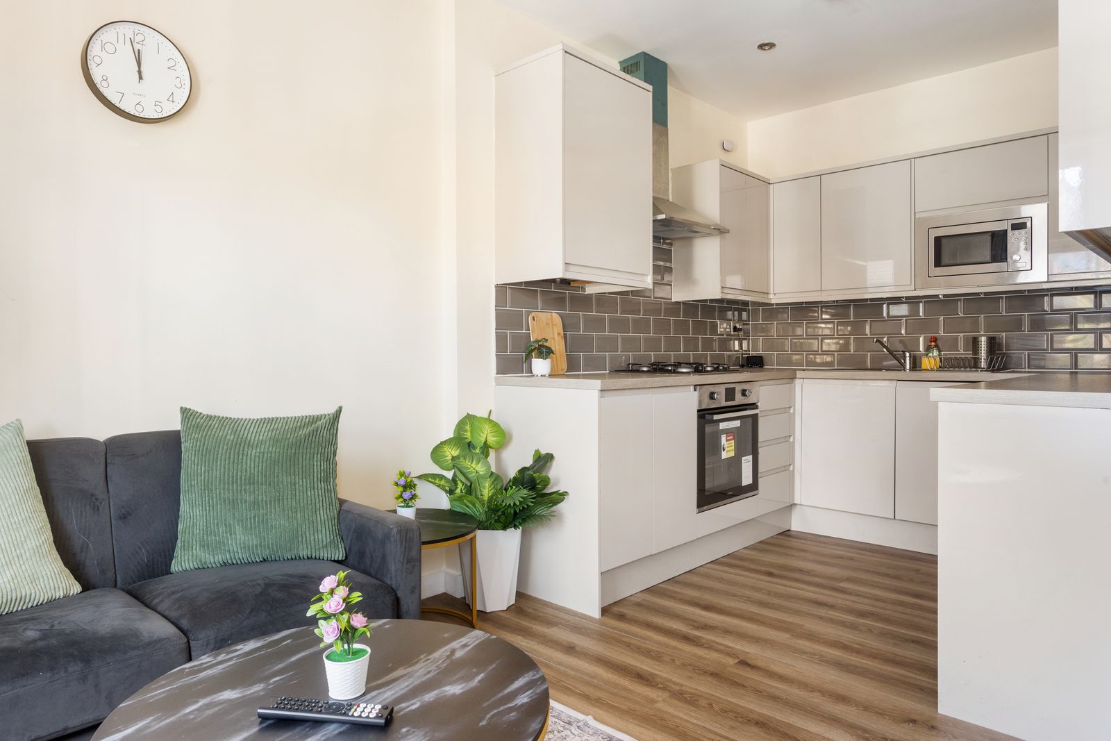 3BR Flat in the heart of Bromley | Near Station|ST