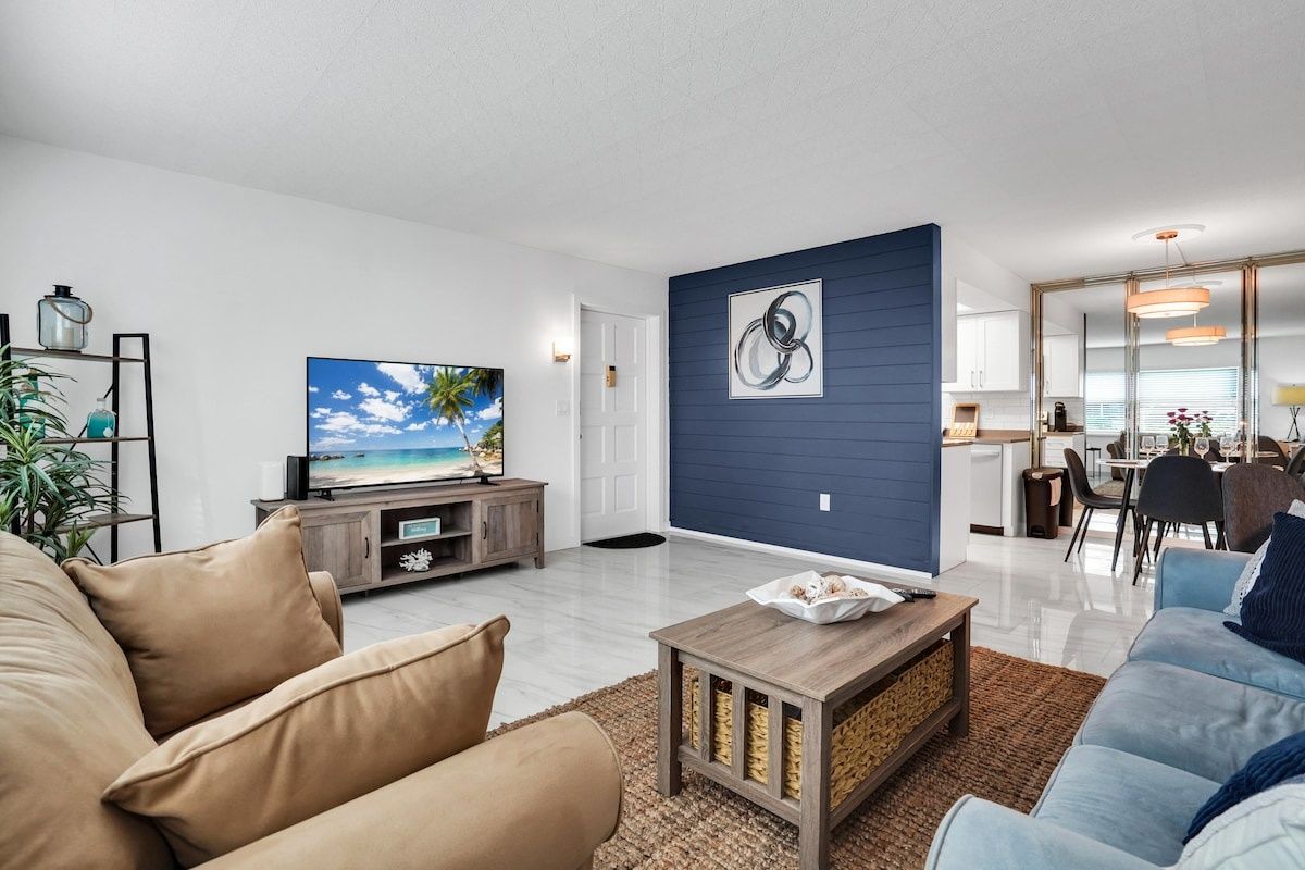 Central Sarasota Retreat, Near Siesta Key