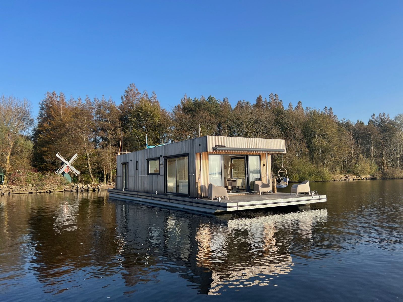 Houseboat 