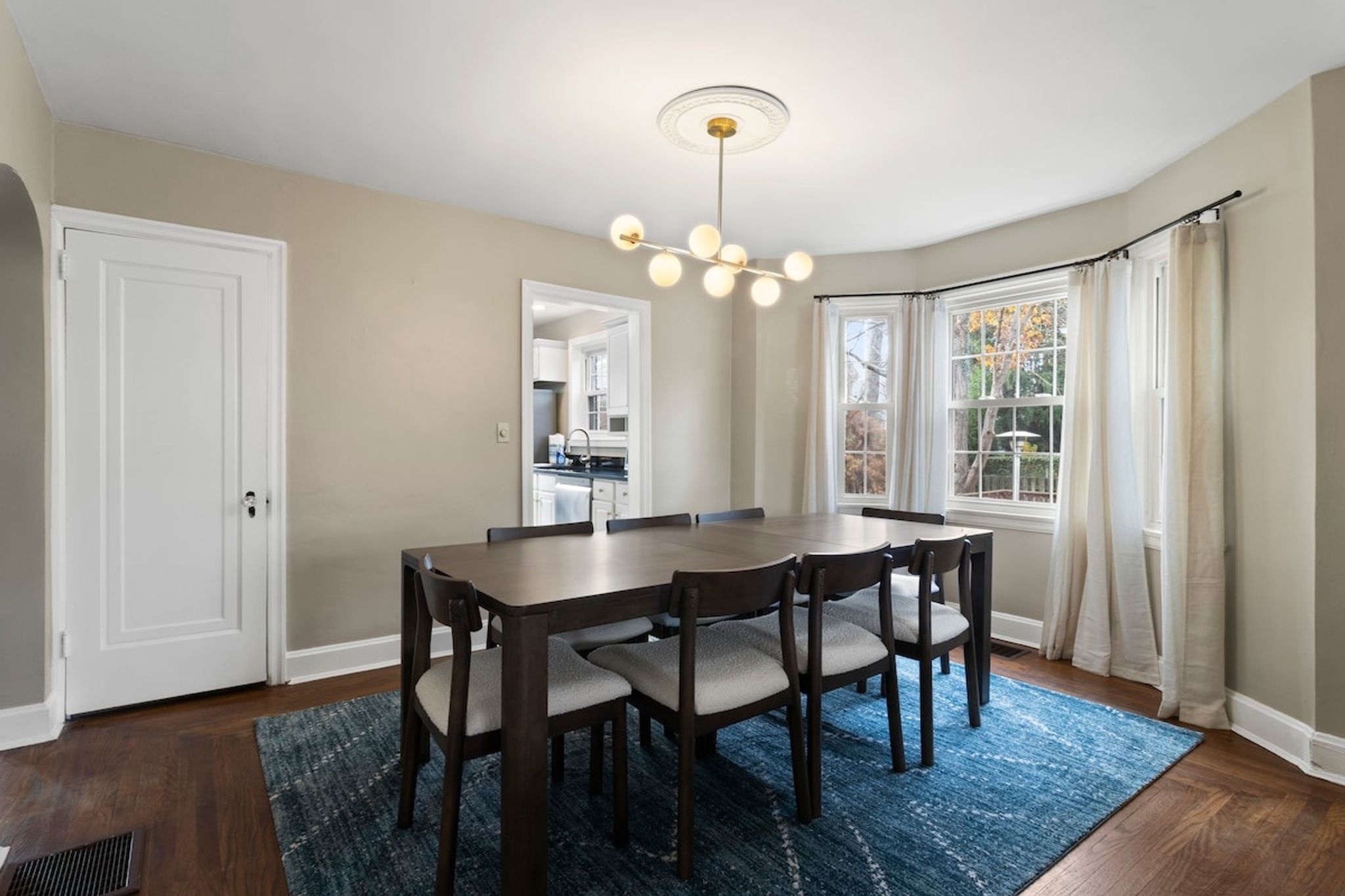 Inviting 4BR/2BA in Oakley- 2 Park Spots & Lg Deck