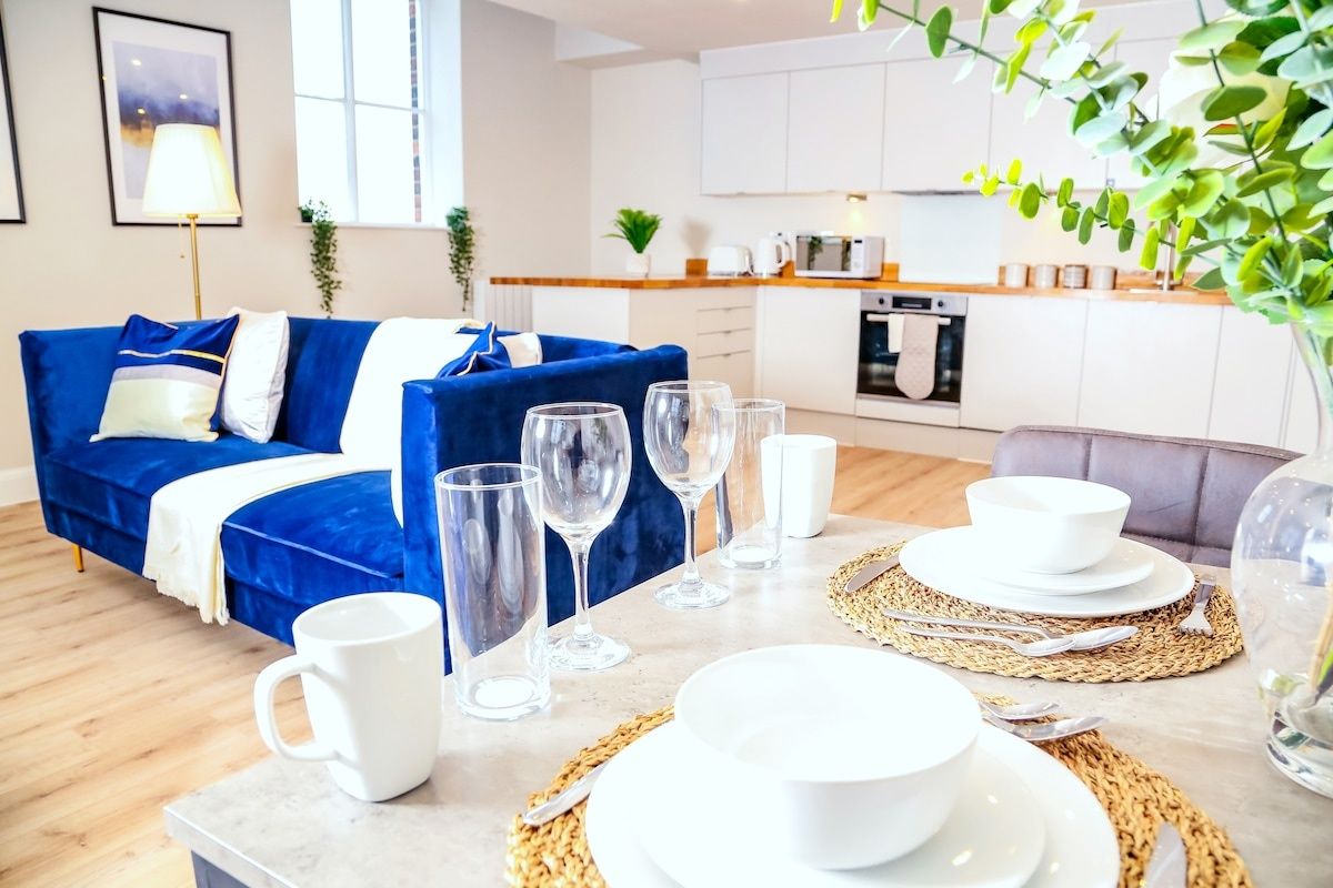 The Blue Academy Apartment - 2 Bed - Free Parking By Bevolve