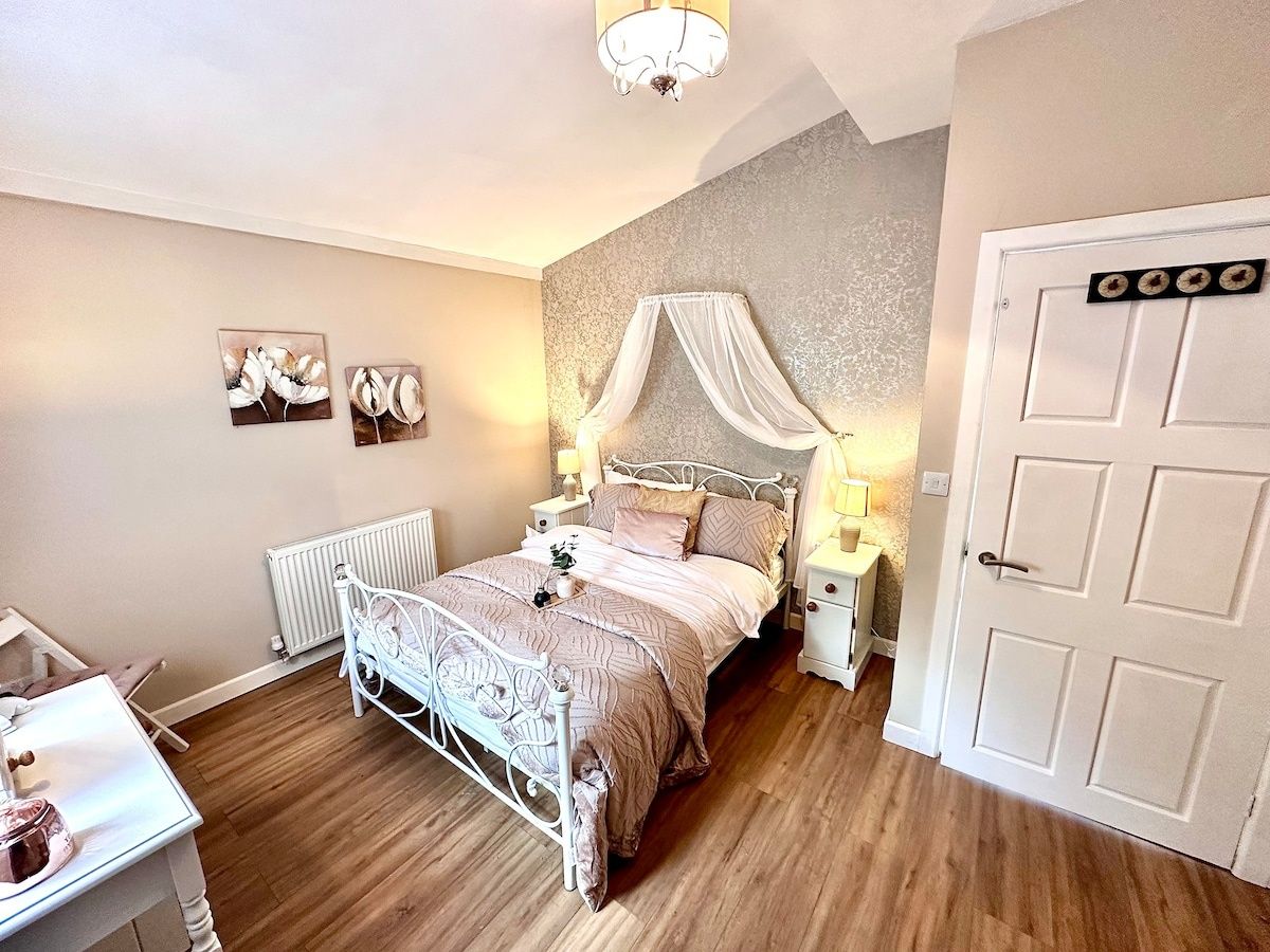 Exec 2 bed lodge in rural Wales