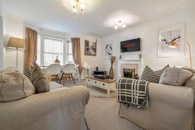 Spacious Apartment with Parking!