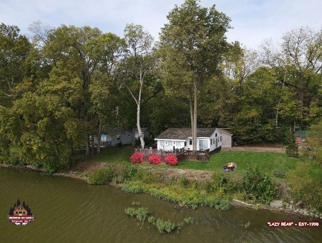 Waterfront Cottage, Sleeps 6 with Loft and Hot Tub!
