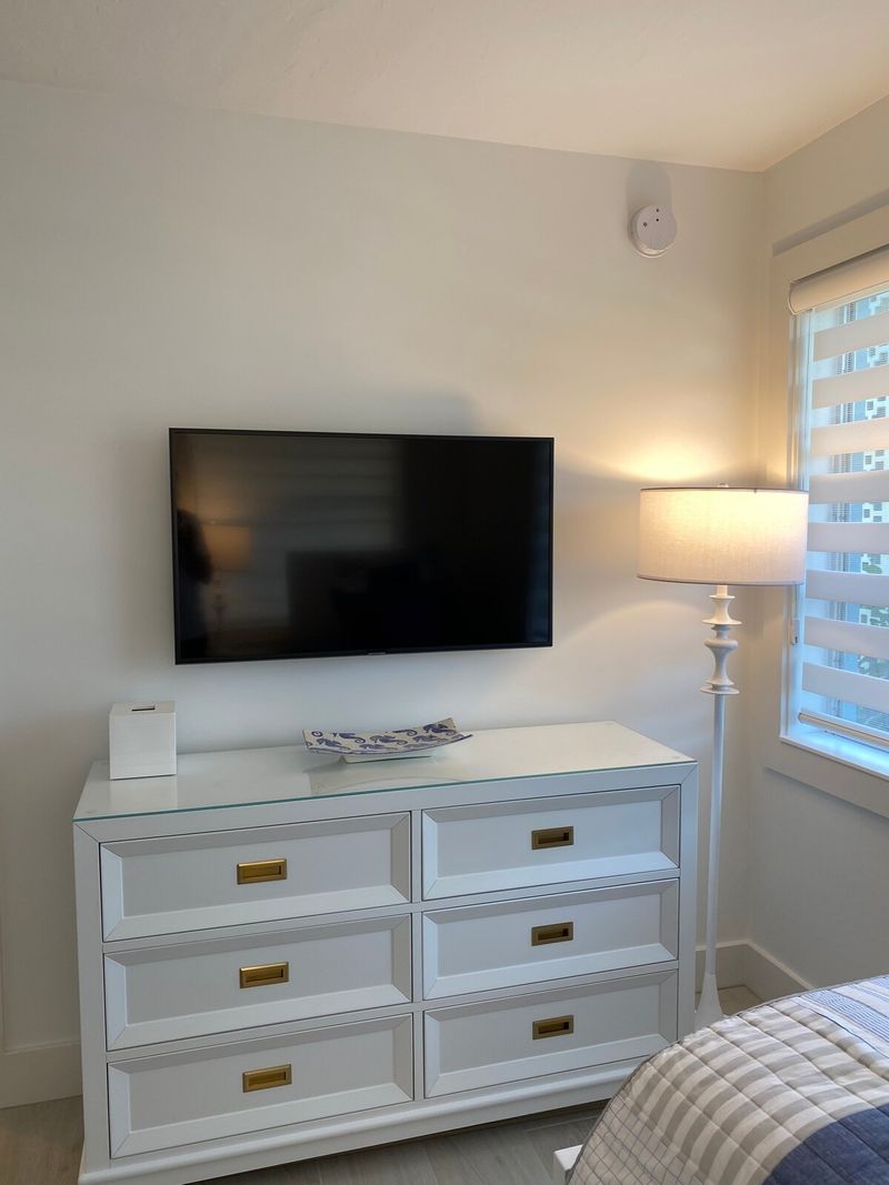 Luxury 2-Bed Condo Steps to Naples Beach & Downtown — photo 17