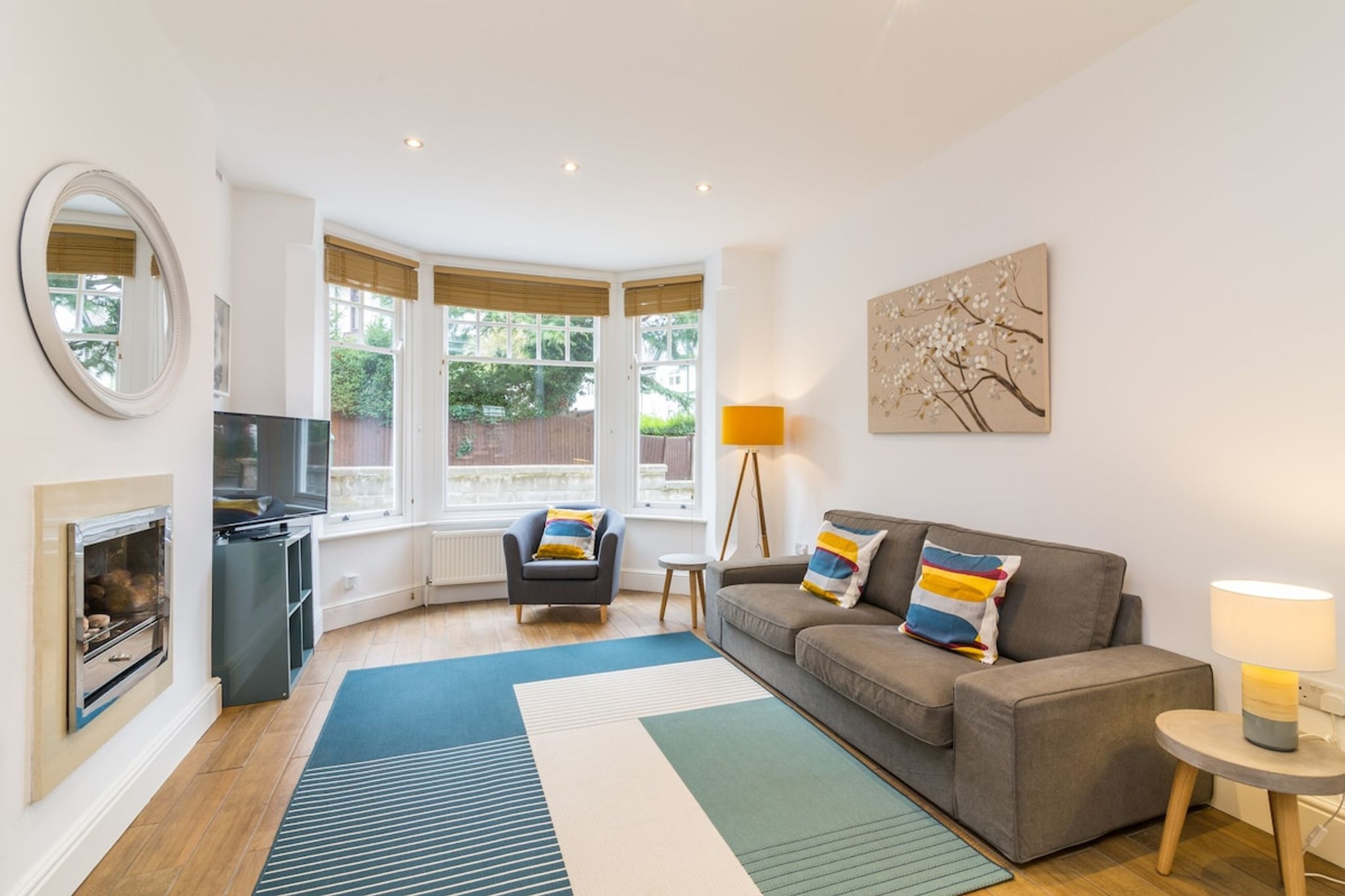 Large 2 bed Flat in Alexandra park with parking