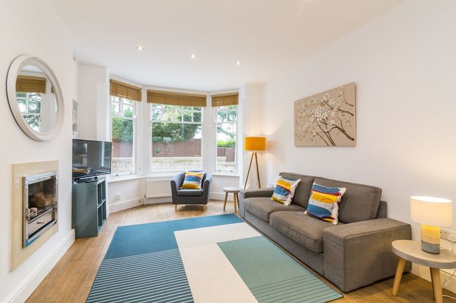 Large 2 bed Flat in Alexandra park with parking
