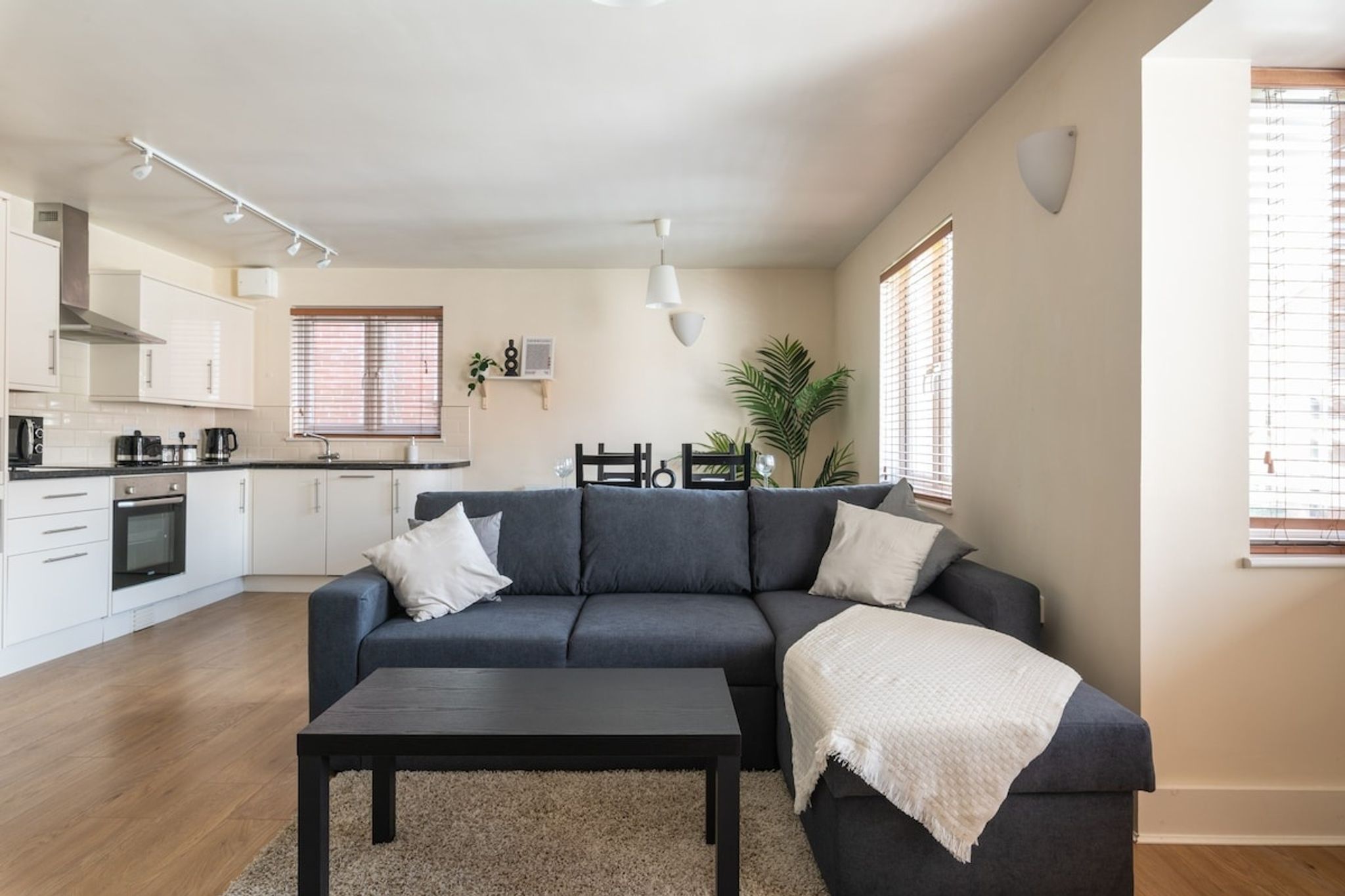 Spacious 2BR Flat • 2 Free Parking Spaces • Near LGW Airport