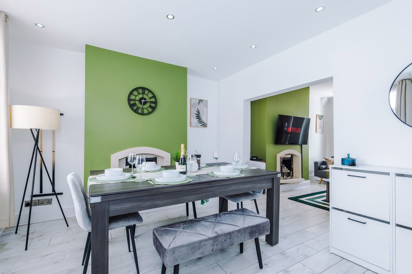 NEW Cosy 2BR | Pool Table | Parking | PS4 + Games