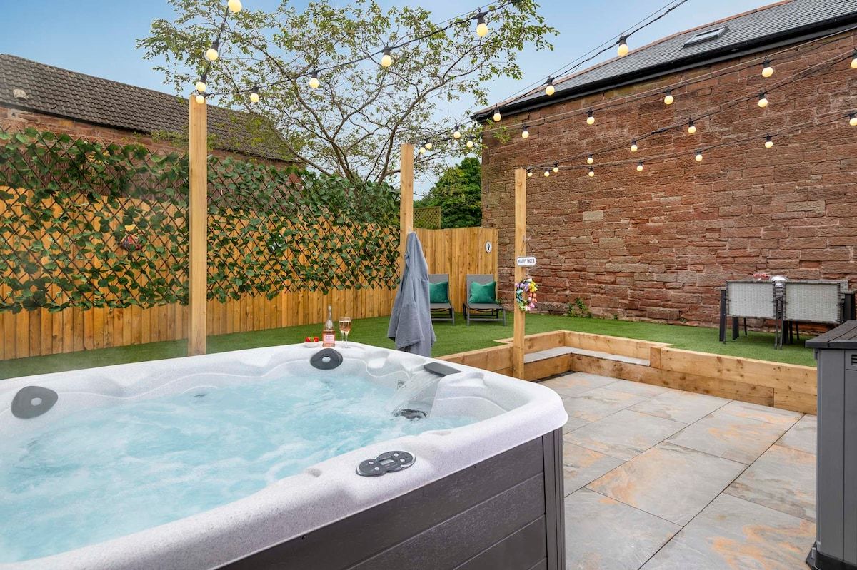 5 star Cottage with hot tub. 2 bed.