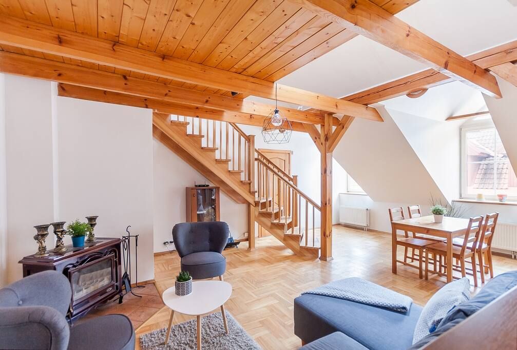 Old town apartment with 3 bedrooms by URBAN RENT