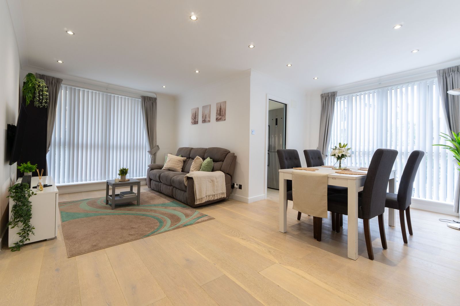 Tower Bridge Stay | 2 Bed | Fast WiFi & Parking