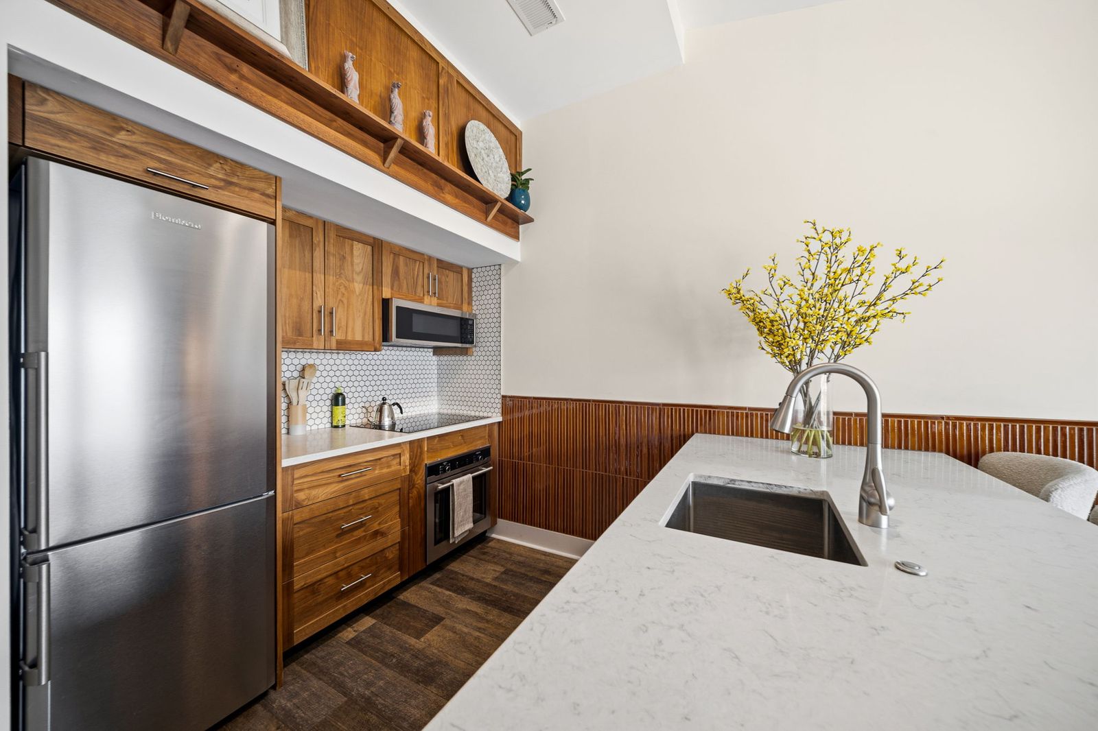 The Lantern Loft - Luxury Riverfront Downtown