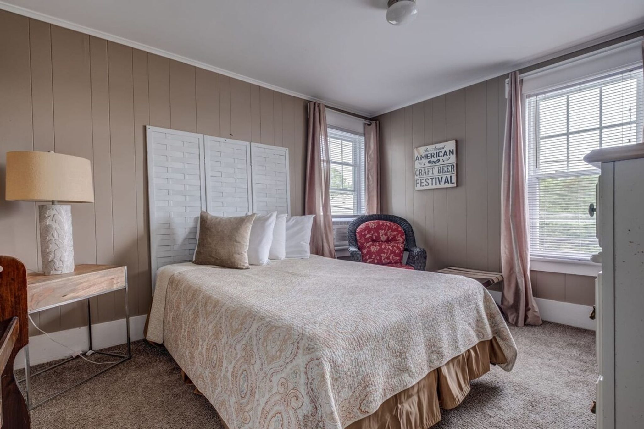 Room 4 (2nd Floor with Shared Bathroom)