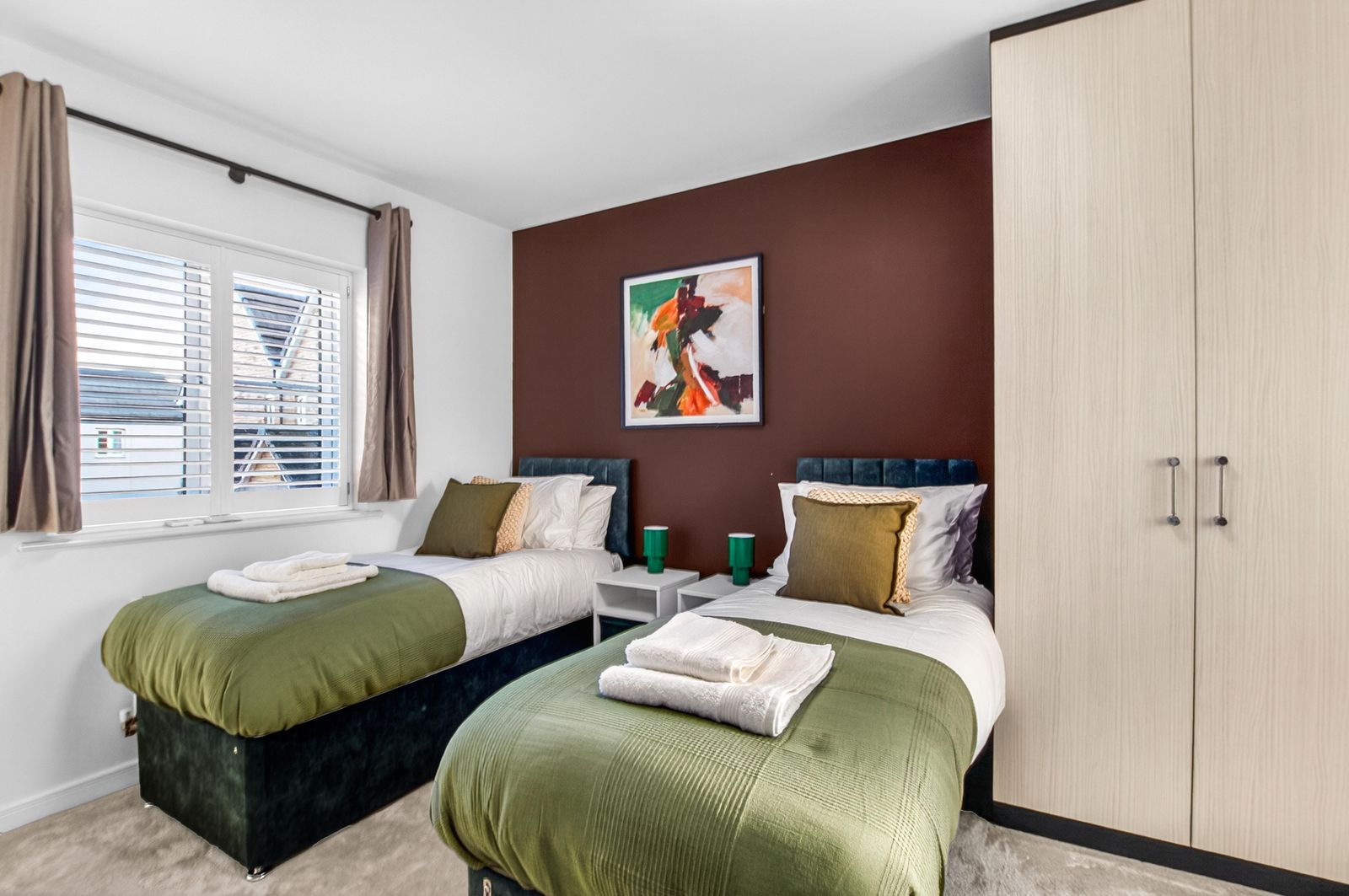 Sleeps up to 10 I Driveway | 1GBWi-Fi | Pool Table