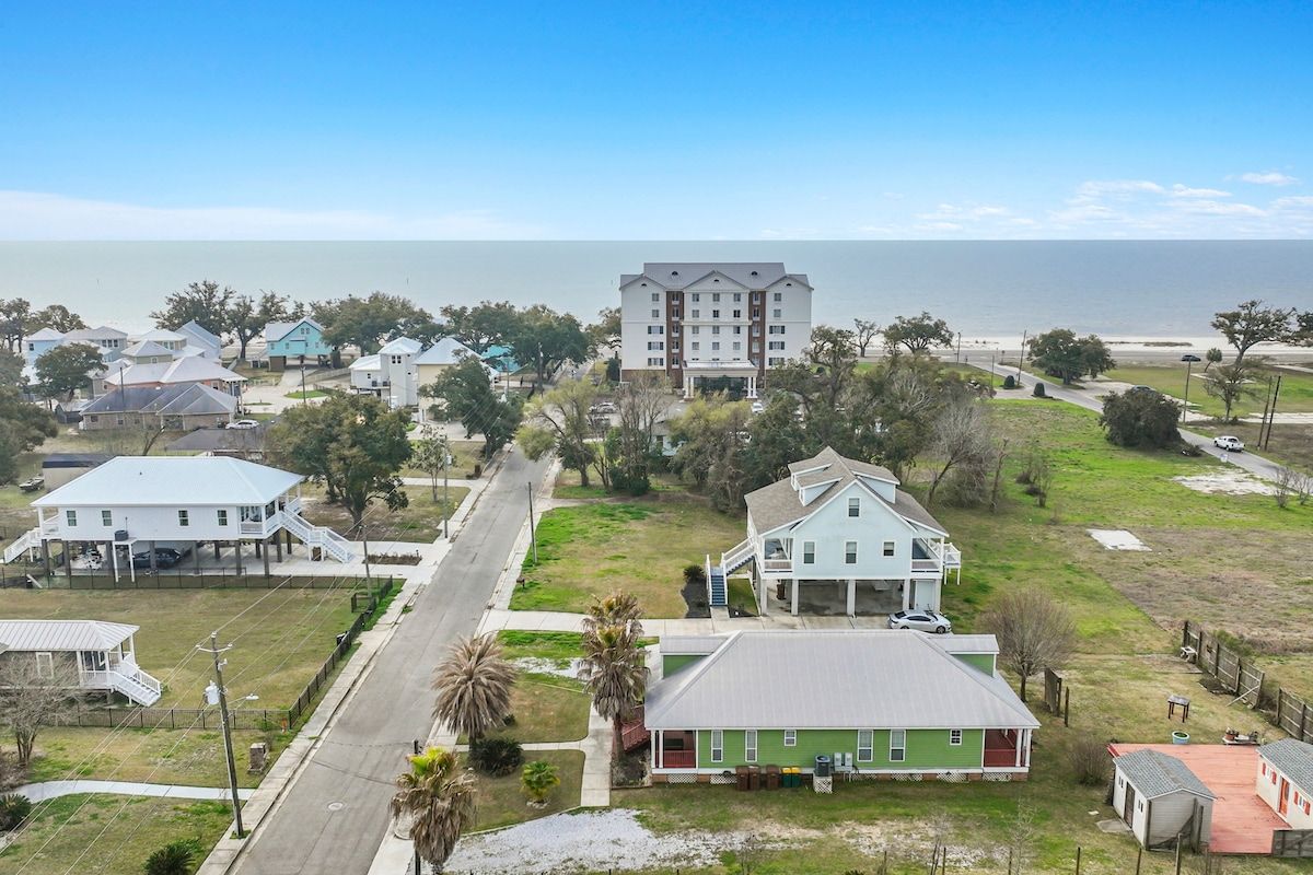 Entire Triplex, Steps to Beach.