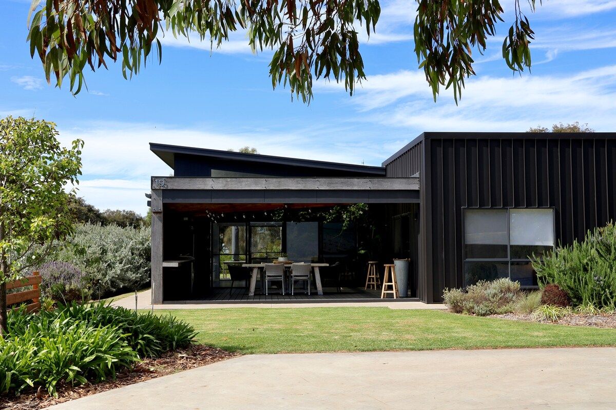 Harolds on the Hill • Tranquil family retreat