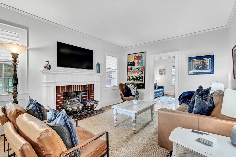 Ebert-Artis Cottage - Heart of Downtown