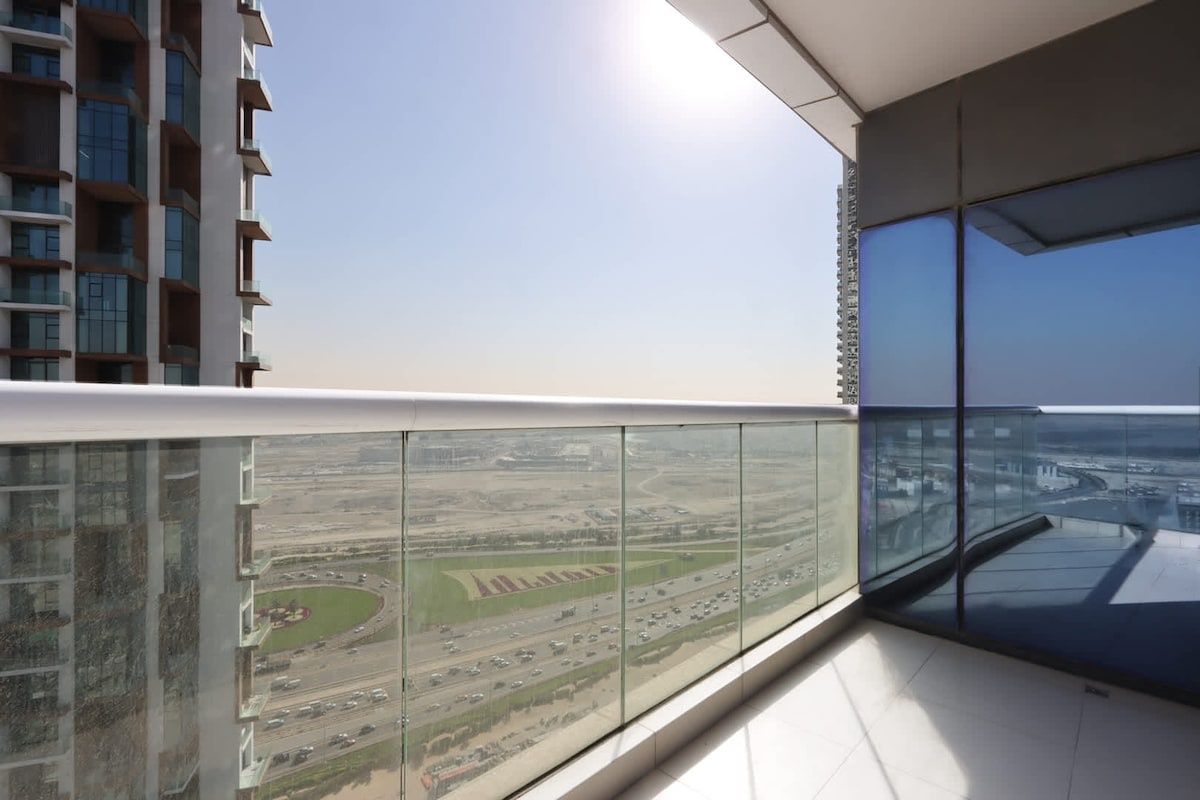 Livbnb Stylish High-Rise 2BR | Paramount by DAMAC