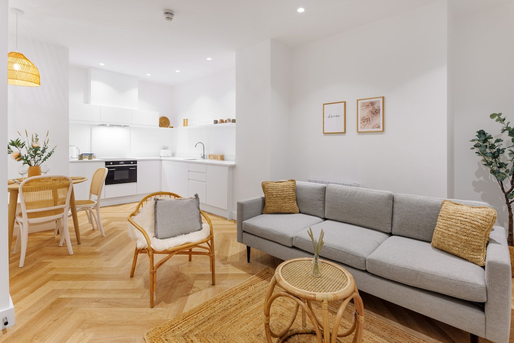 44 Renshaw - 2 Bedroom Apartment Sleeps 4