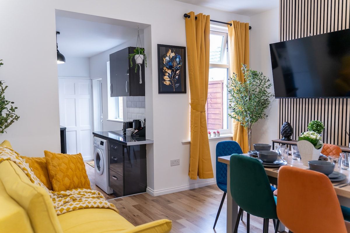 Modern Group Stay in Portsmouth, Sleeps 10