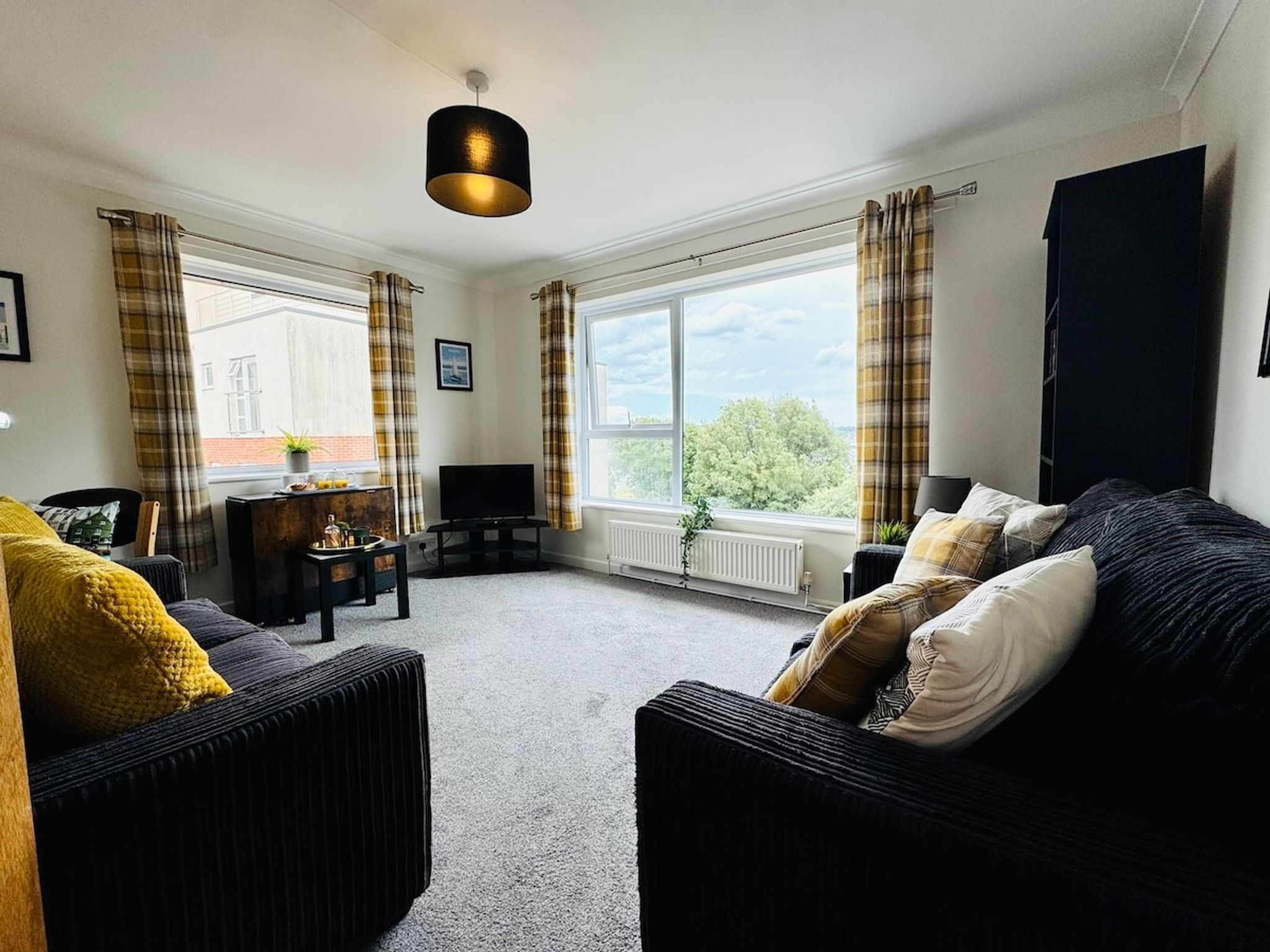 Beautiful 2 Bedroom Sea View - Free Onsite Parking