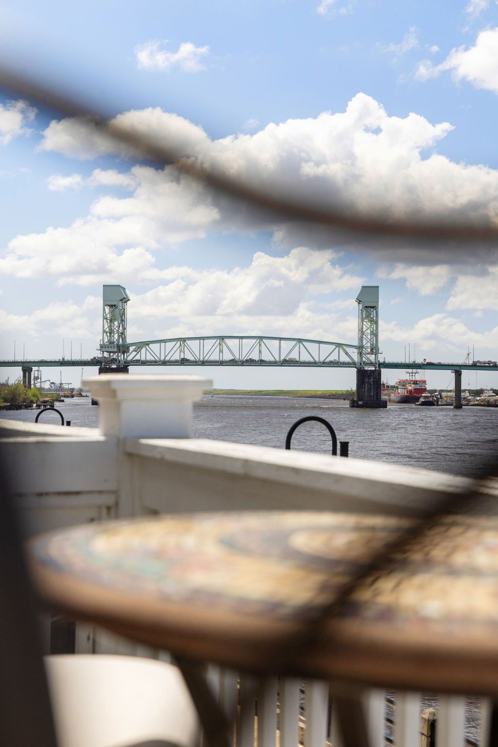 The Lantern Loft - Luxury Riverfront Downtown